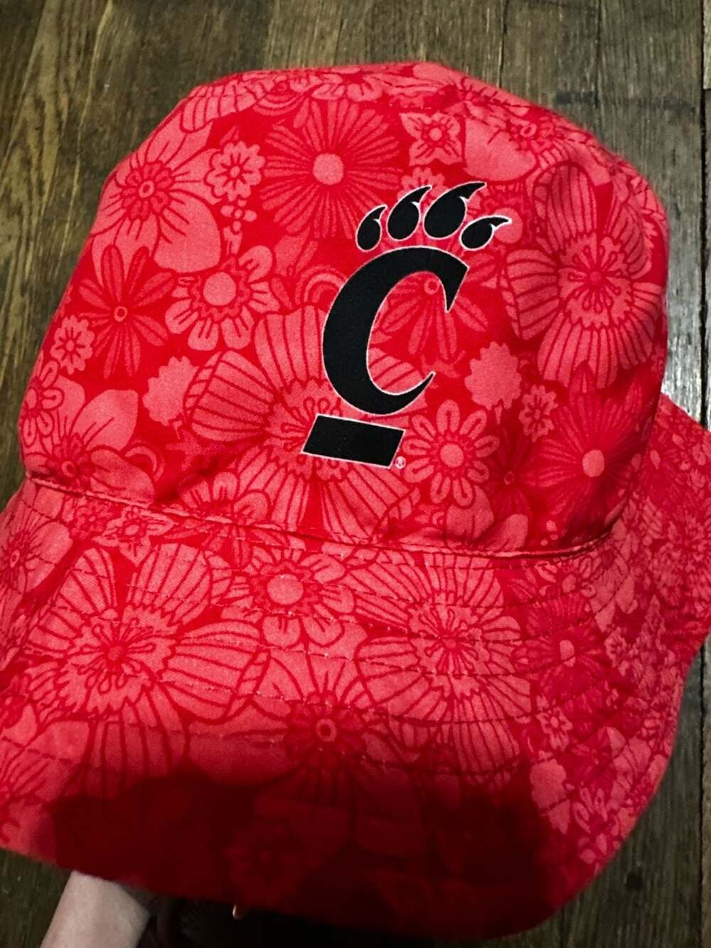 ZooZatz University of Cincinnati Bearcats Red Floral Bucket Hat Hawaiian